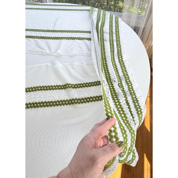 Vintage 70s double curtains, green embroidery, white panels & attached valance - Picture 6 of 10